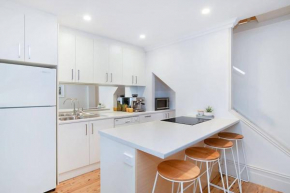 Modern Central China town Home - Free Carpark, Adelaide
